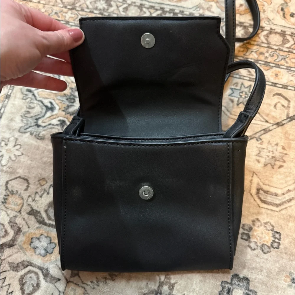 Danielle Nicole Black Vegan Leather Crossbody - Minimalist Small Square Bag - Picture 5 of 7